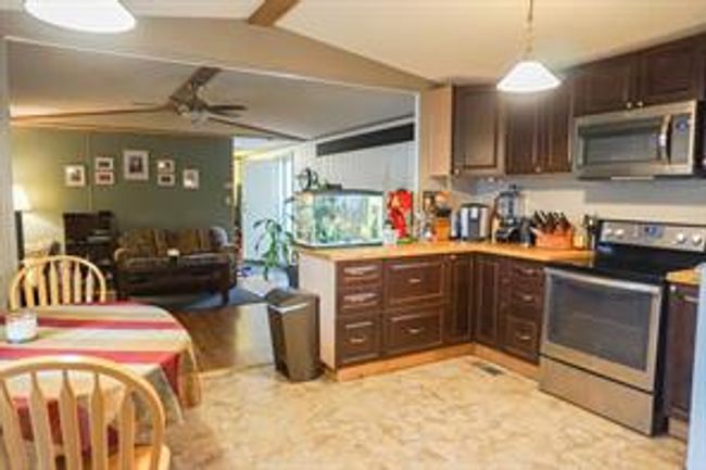 28 - 5800 46 St, Home with 2 bedrooms, 1 bathrooms and 2 parking in Olds AB | Image 7