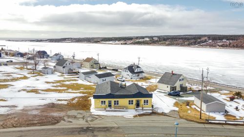 {{alt}} | Card Image