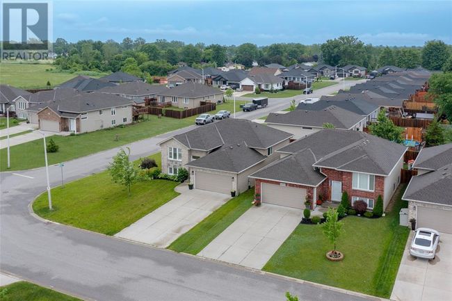 4052 Applewood Dr, House other with 5 bedrooms, 3 bathrooms and null parking in Petrolia ON | Image 6