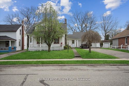 {{alt}} | Card Image