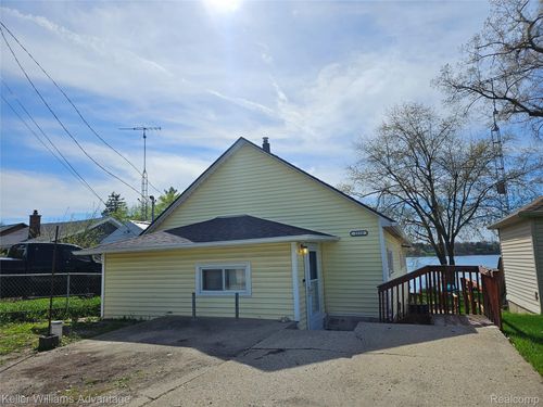 2219 Gray Rd, Lapeer, MI, 48446-9095 | Card Image