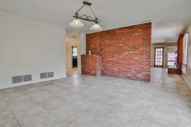 1210 Xenia St, House other with 3 bedrooms, 2 bathrooms and null parking in Plainview TX | Image 9