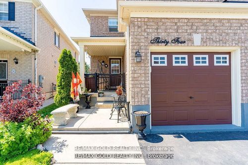 34 Jingle Cres, Brampton, ON, L6S0B2 | Card Image