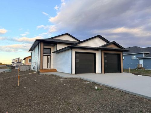 8202 87 St, Grande Prairie, AB, T8X0R7 | Card Image