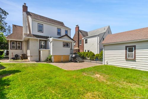 11 Crawford St, Yonkers, NY, 10705-2702 | Card Image