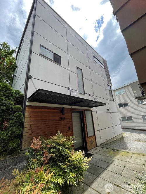 7814 Stroud Ave N, Seattle, WA, 98103-4923 | Card Image