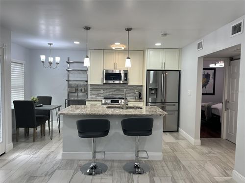 1742 8th St, SARASOTA, FL, 34236-4127 | Card Image