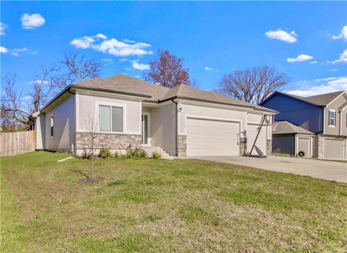 1008 Nw Crestwood Drive, Grain Valley, MO, 64029 | Card Image