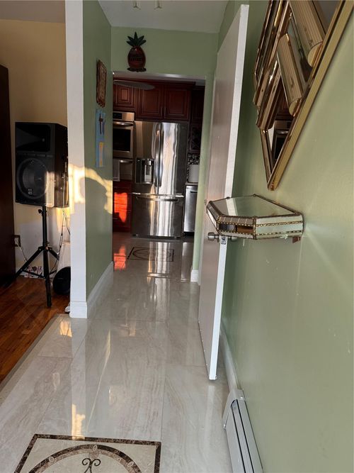 147 227th St, Springfield Gardens, NY, 11413-3237 | Card Image