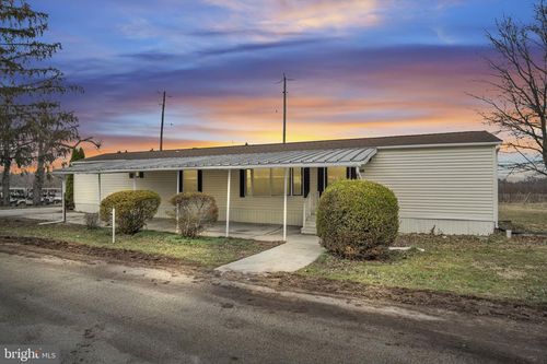 250 Pine Dr, New Oxford, PA, 17350-9075 | Card Image