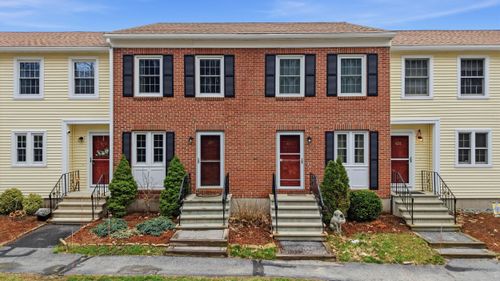 424 Fox Hollow Way, Manchester, NH, 03104 | Card Image