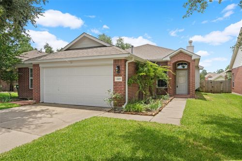 2207 Highland Hills Dr, Conroe, TX, 77304-1625 | Card Image