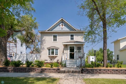 223 6th St Ne, Valley City, ND, 58072-2621 | Card Image