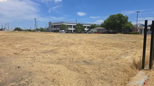 3517 A St, North Highlands, CA, 95660-4901 | Card Image