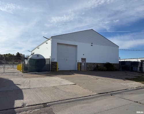 2935 W 73rd St, Davenport, IA, 52806-1059 | Card Image