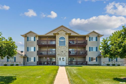 unit-102-121 E Price St, Eldridge, IA, 52748-1778 | Card Image