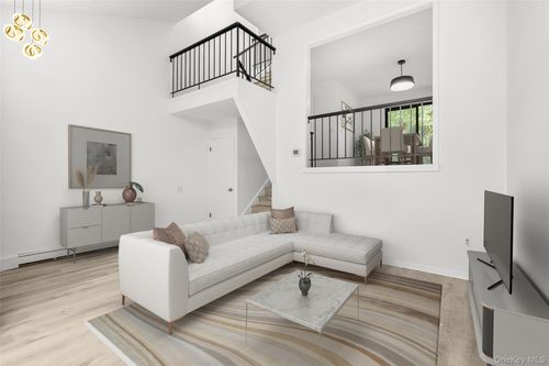 25 Laurel Ct, Fishkill, NY, 12524-2630 | Card Image