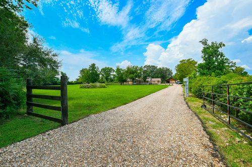 22035 Buescher Rd, Tomball, TX, 77377-3701 | Card Image