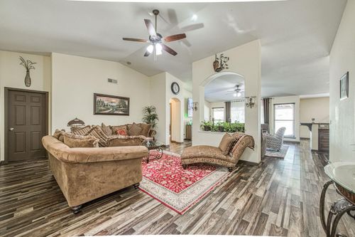 1135 Raffer Johnson Dr, Kingsburg, CA, 93631-9298 | Card Image