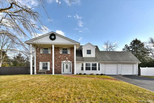 5 Mary Lu Dr, Holtsville, NY, 11742-1021 | Card Image