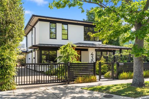 430 Luxton Ave, Victoria, BC, V8V1C9 | Card Image