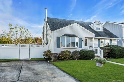 2676 Alder Ave, East Meadow, NY, 11554-3542 | Card Image