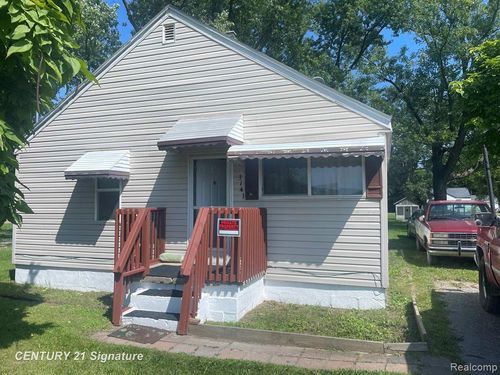 3141 Myrton St, Burton, MI, 48529-1021 | Card Image