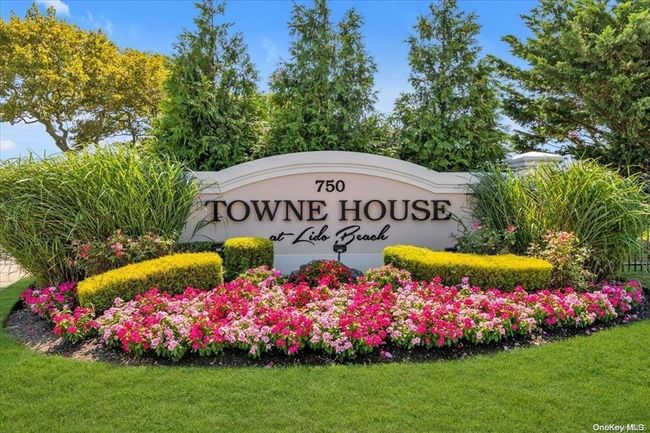 Community sign with a lawn | Image 25
