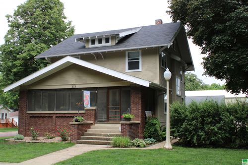 221 2nd St Nw, Orange City, IA, 51041-1414 | Card Image