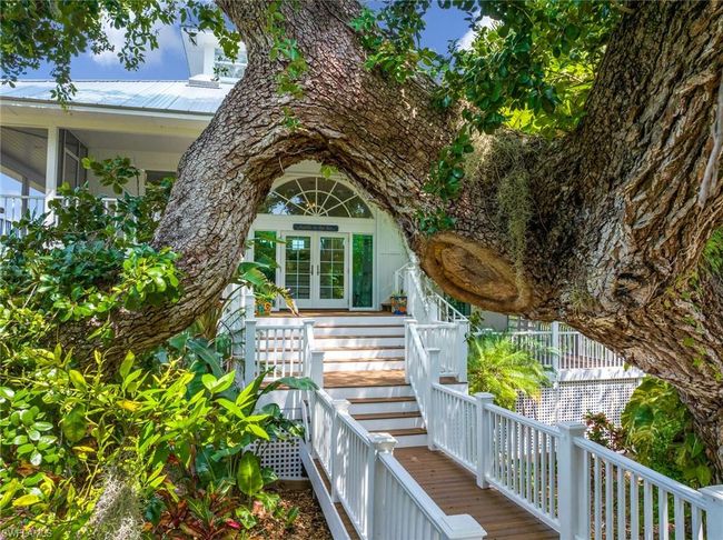 328 Useppa, House other with 5 bedrooms, 4 bathrooms and 1 parking in Useppa Island FL | Image 4
