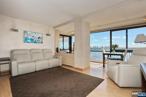 3 Horizon Rd, Fort Lee, NJ, 07024-6744 | Card Image