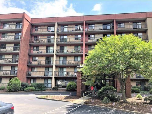 apt-509-1987 Centurion Dr, Pittsburgh, PA, 15221-4642 | Card Image