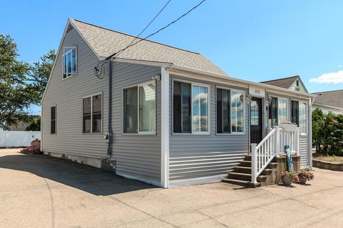 212 Ocean Blvd, Seabrook, NH, 03874-4927 | Card Image