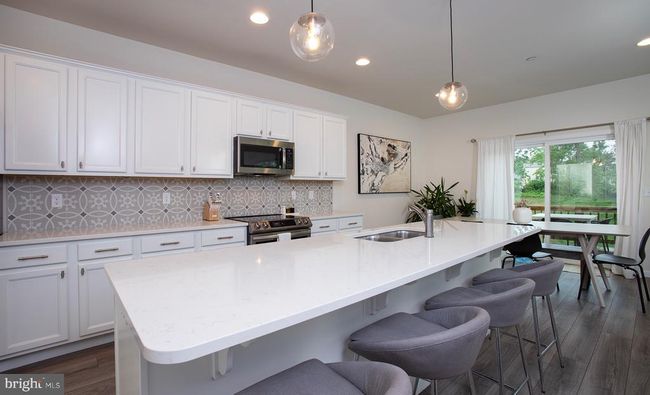 807 Anthony Dr, Townhouse with 3 bedrooms, 3 bathrooms and null parking in HARRISBURG PA | Image 4