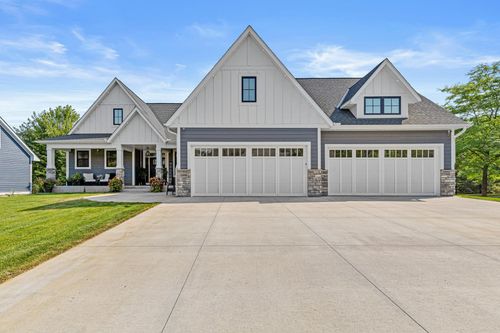 21009 Karoline Ct N, Forest Lake, MN, 55025-8399 | Card Image