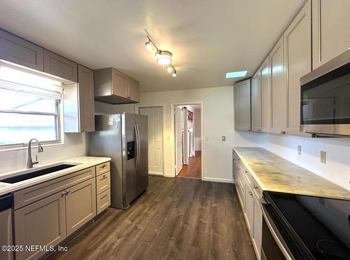 5550 Darlow Ave, Jacksonville, FL, 32277-1784 | Card Image