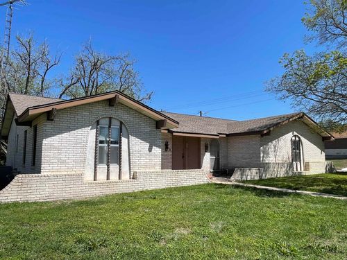 604 E Kerr St, Burnet, TX, 78611-2610 | Card Image