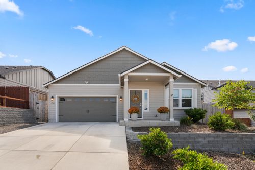1744 Carrera Cir, Medford, OR, 97504-4430 | Card Image