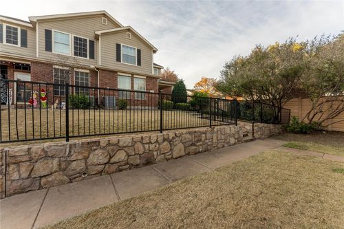 2252 Stoneleigh Pl, Mckinney, TX, 75071-2220 | Card Image