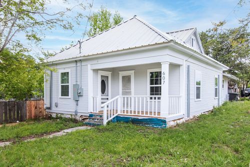 607 W 6th St, Brady, TX, 76825-5400 | Card Image