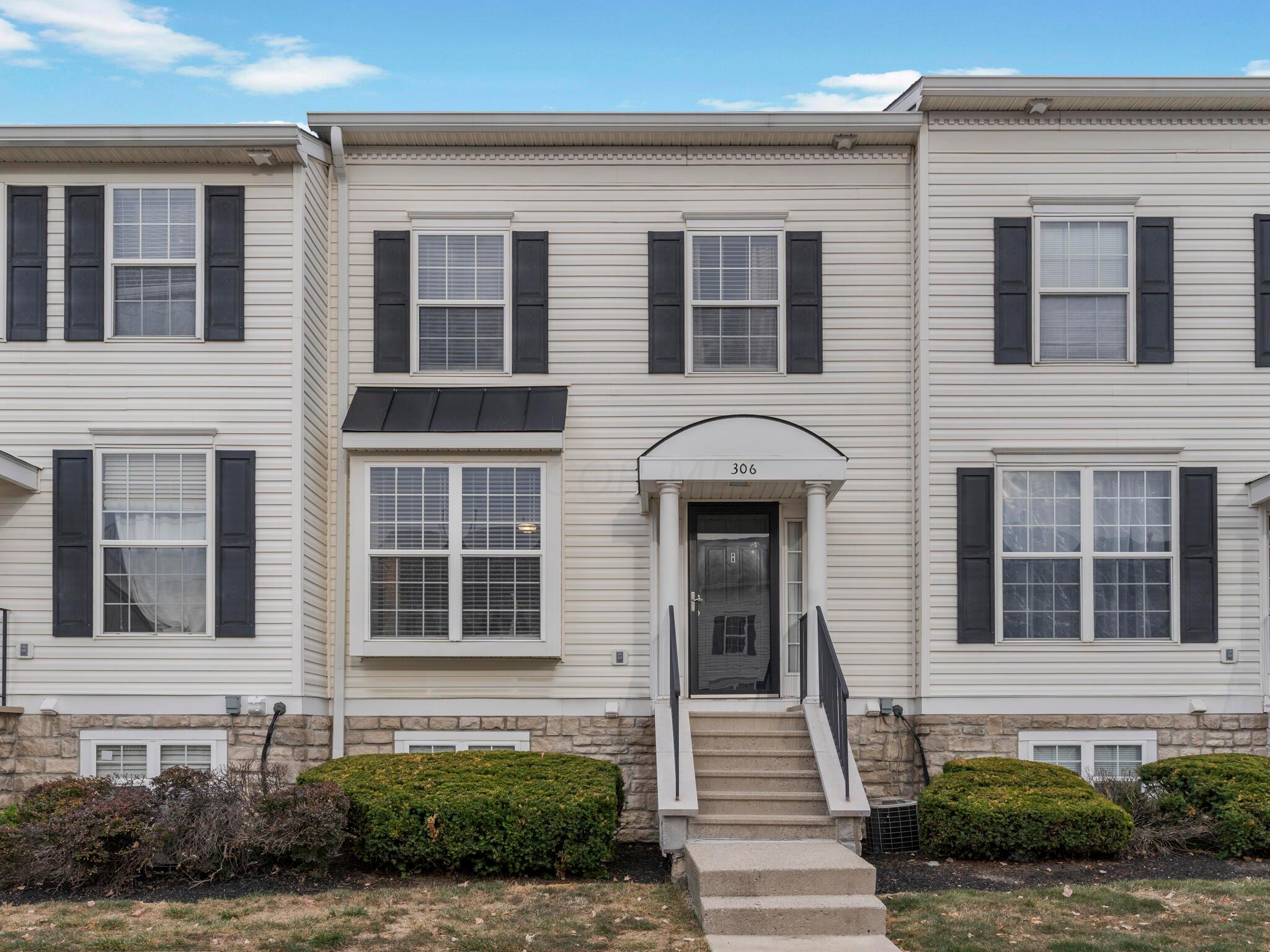 Shadbush Dr, Blacklick, OH 43004