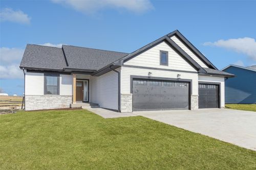 3215 Sunflower St, Ely, IA, 52227-9103 | Card Image