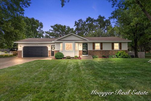 1758 Greenwoods Dr, Jenison, MI, 49428-9513 | Card Image