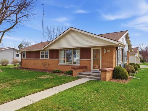 1001 Glenview Drive, Manitowoc, WI, 54220 | Card Image