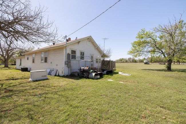 20311 State Highway 95, House other with 3 bedrooms, 2 bathrooms and 4 parking in Holland TX | Image 14