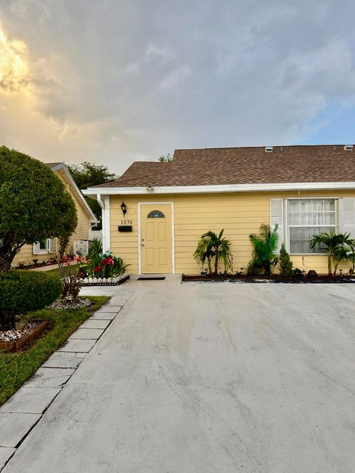 1570 Royal Forest Court, West Palm Beach, FL, 33406 | Card Image