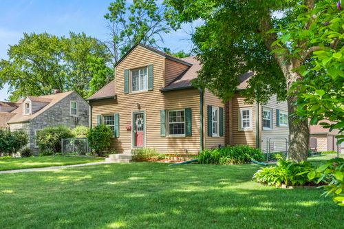 2905 S 95th St, WEST ALLIS, WI, 53227-3613 | Card Image