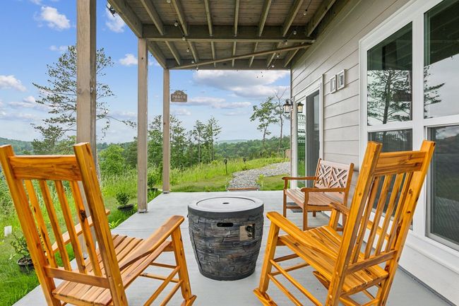 497 Jakes Landing Way S, Home with 3 bedrooms, 3 bathrooms and null parking in Ellijay GA | Image 42