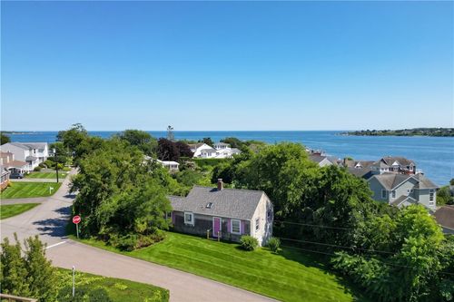 11 Namcook Road, Narragansett, RI, 02882 | Card Image