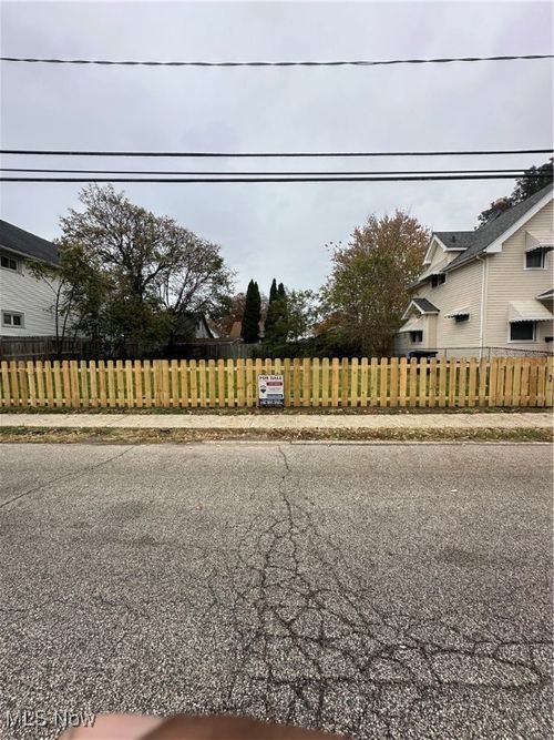 1610 Crestline Ave, Cleveland, OH, 44109-3024 | Card Image